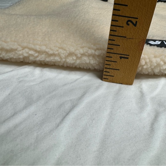 Wacoal Sherpa Teddy Fuzzy Tote Bag - Cream‎ with Black Handles OS - Picture 9 of 9